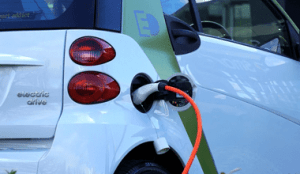véhicule-électrique-borne-recharge-hp